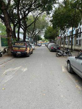 Bán nhà Nguyễn Văn Huyên, diện tích 45m x 7 tầng, mặt tiền 4m, giá 19.5 tỷ.