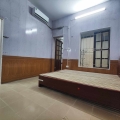 Cho thuê nhà phố Vũ Thạnh, Giảng Võ, Đống Đa, sân rộng trước nhà chỉ 5.5 triệu