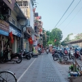 Cho thuê nhà mặt phố Giảng Võ, Ba Đình, kinh doanh tấp nập ngày đêm, vỉa hè đá bóng