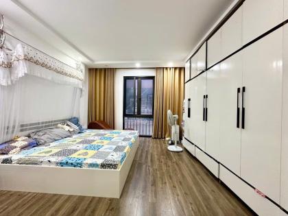 BÁN NHÀ PHỐ ĐỘI CẤN- KHU VIP BA ĐÌNH-  NHÀ SÁT PHỐ - Ô TÔ NGỦ TRONG NHÀ - DT 50M2 - GIÁ 21.5 TỶ