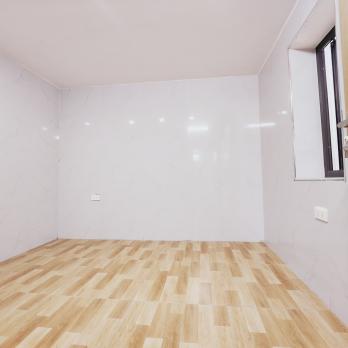 Bán căn hộ tập thể Tầng 1 đường Hoàng Đạo Thành, Thanh Xuân, nhà đẹp, ngõ thông, 10m ô tô tránh