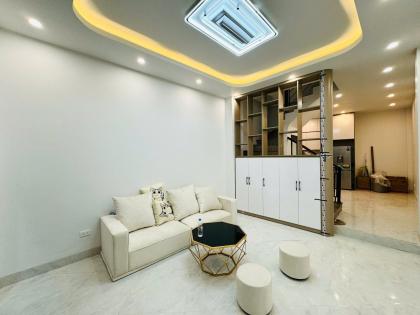 Bán nhà Khương Trung, Thanh Xuân, 3 thoáng, 6 tầng, 8 phòng ngủ, gần ngay phố