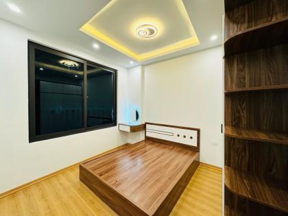 Bán nhà Khương Trung, Thanh Xuân, 3 thoáng, 6 tầng, 8 phòng ngủ, gần ngay phố