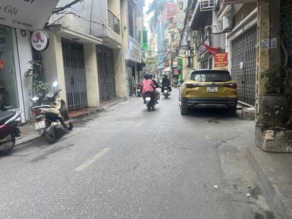 Bán Nhà Mặt Phố Quận Cầu Giấy 210m5T Lô Góc MT KHủng 1 Sổ 1 Chủ 55 Tỷ Hoa Bằng.