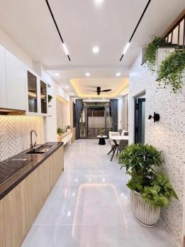 Chính chủ cần bán gấp căn nhà Gần Chợ Bình Chánh 650 Triệu.