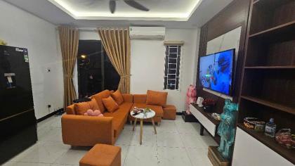 Hơn 6 tỷ nhà Hữu Hòa ngõ ô tô tránh cạnh KĐT Thanh Hà 38m2x5T. LH 0989626116