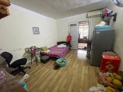Cho thuê căn hộ tập thể Vĩnh Hồ, Đống Đa, 80m2 ở luôn, ô tô đỗ chân cầu thang, chỉ 5 triệu
