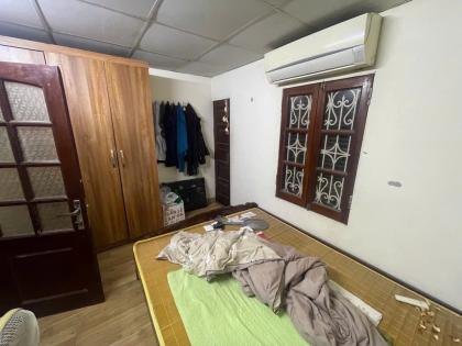 Cho thuê căn hộ tập thể Vĩnh Hồ, Đống Đa, 80m2 ở luôn, ô tô đỗ chân cầu thang, chỉ 5 triệu