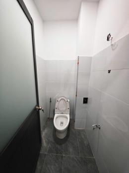 BÁN NHÀ LÃNH BINH THĂNG – Q.11 - 2 LẦU VÀ 1 SÂN THƯỢNG NHỎ - NGAY KHU SẦM UẤT Q11 - HẺM 4M THÔNG - 46M2 - GIÁ 6.8 TỶ.