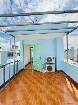 ???? BÁN NHÀ HẺM XE HƠI 6M - TRUNG TÂM Q.10 – 4x10M – 3 LẦU – 4PN –CHỈ 6,2 TỶ  ???? Vị trí đắc địa: 	•	Gần chợ Hòa Hưng