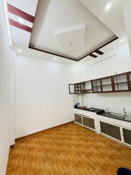 ???? BÁN NHÀ HẺM XE HƠI 6M - TRUNG TÂM Q.10 – 4x10M – 3 LẦU – 4PN –CHỈ 6,2 TỶ  ???? Vị trí đắc địa: 	•	Gần chợ Hòa Hưng