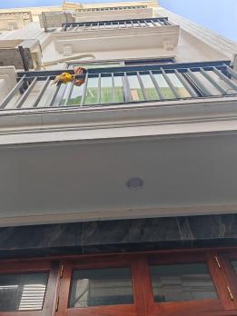 Bán nhà Lê Văn Hiến, 35m2, phân lô, ô tô, nội thất chủ tặng,  nhỉnh 5tỷ.