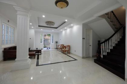 Bán Nhà P/Lô 2 Ô Tô Tránh Quận Tây Hồ 160m2-4T MT8m Vỉa Hè 66 Tỷ Âu Cơ.
