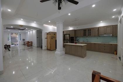 Bán Nhà P/Lô 2 Ô Tô Tránh Quận Tây Hồ 160m2-4T MT8m Vỉa Hè 66 Tỷ Âu Cơ.