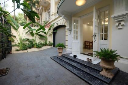 Bán Nhà P/Lô 2 Ô Tô Tránh Quận Tây Hồ 160m2-4T MT8m Vỉa Hè 66 Tỷ Âu Cơ.