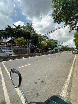 NHÀ 2MT ĐƯỜNG 25M DƯƠNG THỊ GIANG, Q.12 – DT KHỦNG 161m² – CHỈ 15.5 TỶ!