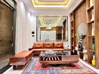 Bán nhà Lạc Long Quân 34m2, 2 thoáng, ô tô, nội thất chủ tặng, nhỉnh 6 tỷ.