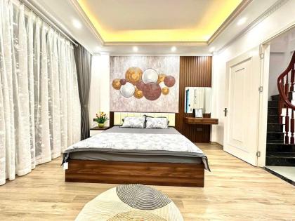 Bán nhà Lạc Long Quân 34m2, 2 thoáng, ô tô, nội thất chủ tặng, nhỉnh 6 tỷ.