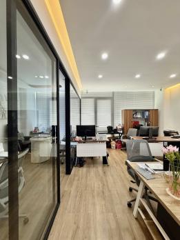 TOÀ NHÀ VĂN PHÒNG - PHỐ THỜI TRANG HUỲNH VĂN BÁNH P13 PHÚ NHUẬN - 103m2 (7m x 15m) 21.5TY