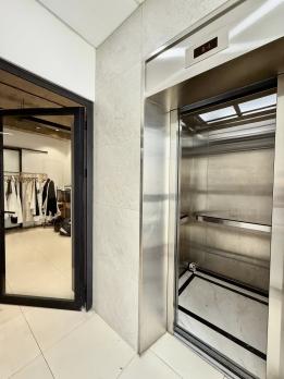 TOÀ NHÀ VĂN PHÒNG - PHỐ THỜI TRANG HUỲNH VĂN BÁNH P13 PHÚ NHUẬN - 103m2 (7m x 15m) 21.5TY