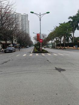 Bán biệt thự  thành phố giao lưu, 205m2, mt 12m, kinh doanh, nhỉnh 50tỷ.