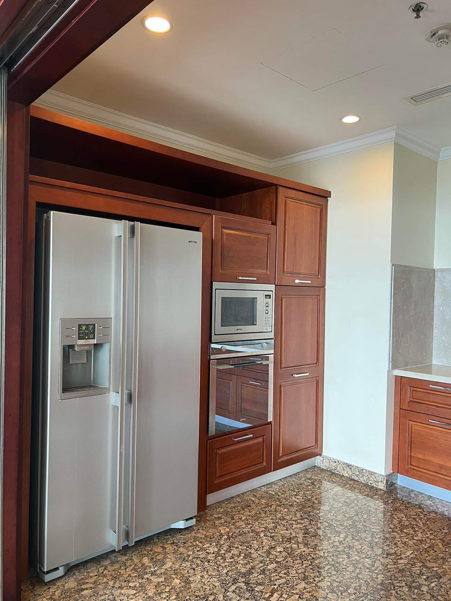 CHO THUÊ căn hộ Vincom Center - Đường đồng khởi, P.Bến Nghé, Quận 1 : -	Diện tích 160m2, 3 phòng ngủ, 2 vệ sinh