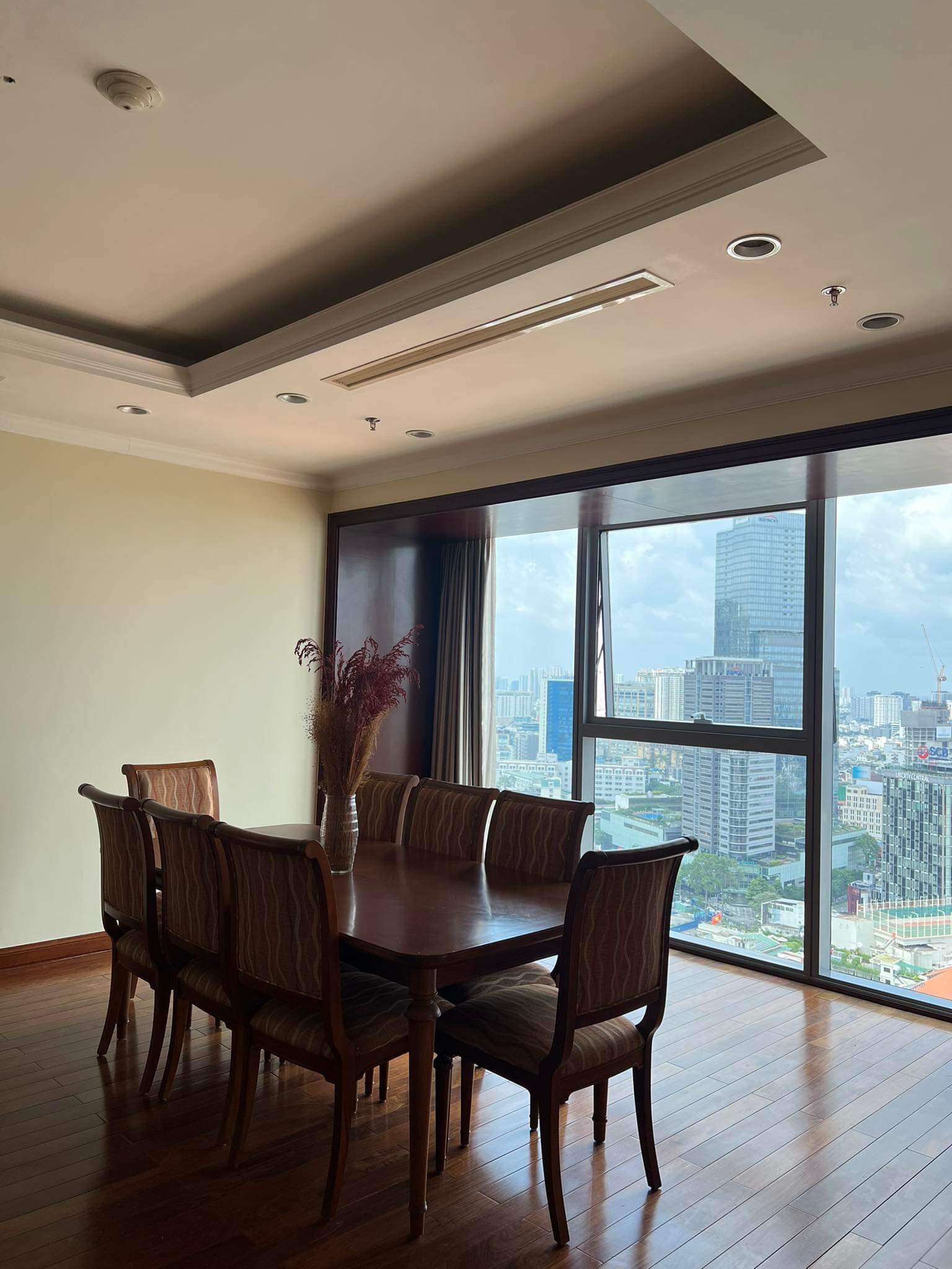 CHO THUÊ căn hộ Vincom Center - Đường đồng khởi, P.Bến Nghé, Quận 1 : -	Diện tích 160m2, 3 phòng ngủ, 2 vệ sinh