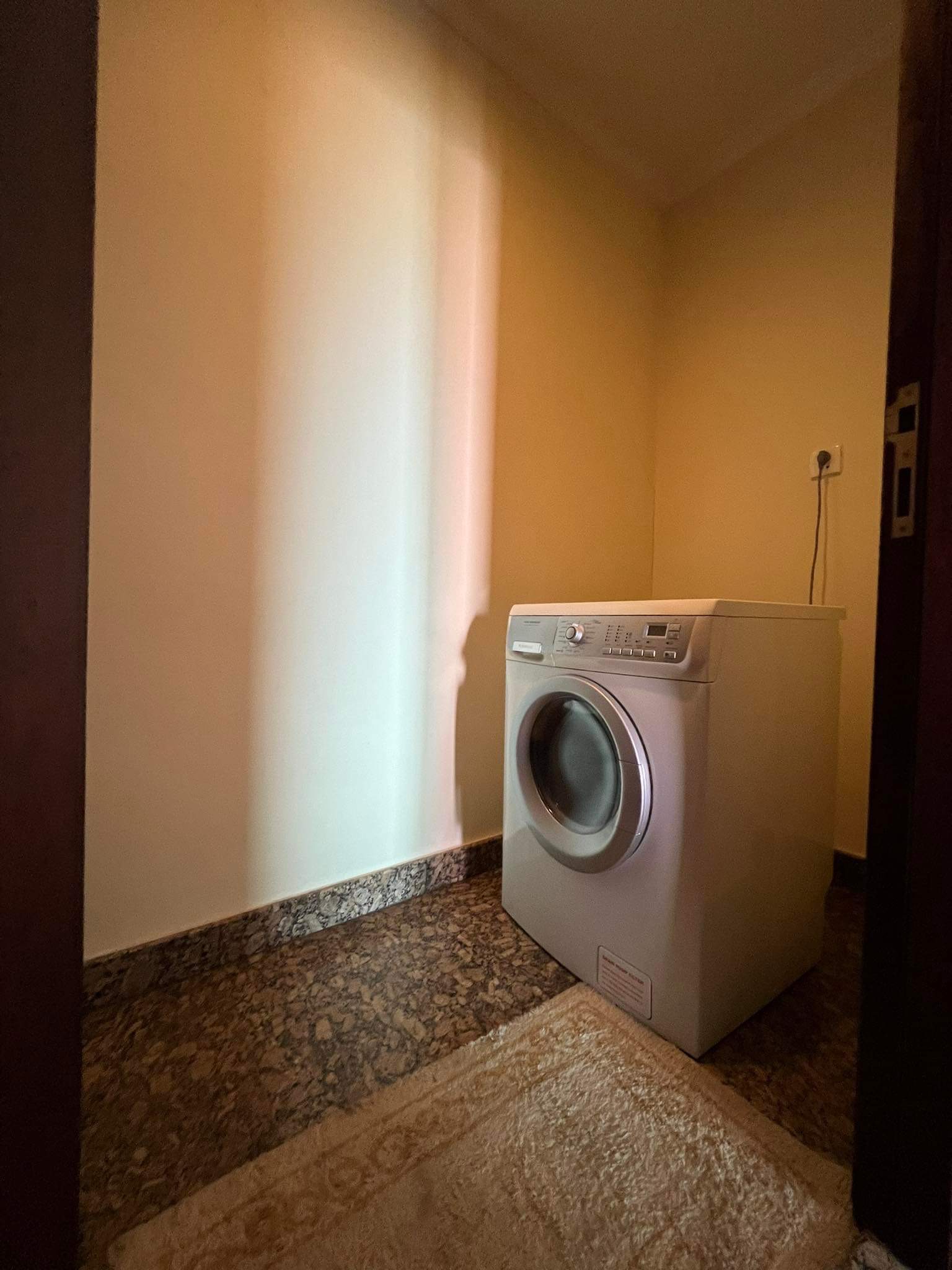 CHO THUÊ căn hộ Vincom Center - Đường đồng khởi, P.Bến Nghé, Quận 1 : -	Diện tích 160m2, 3 phòng ngủ, 2 vệ sinh