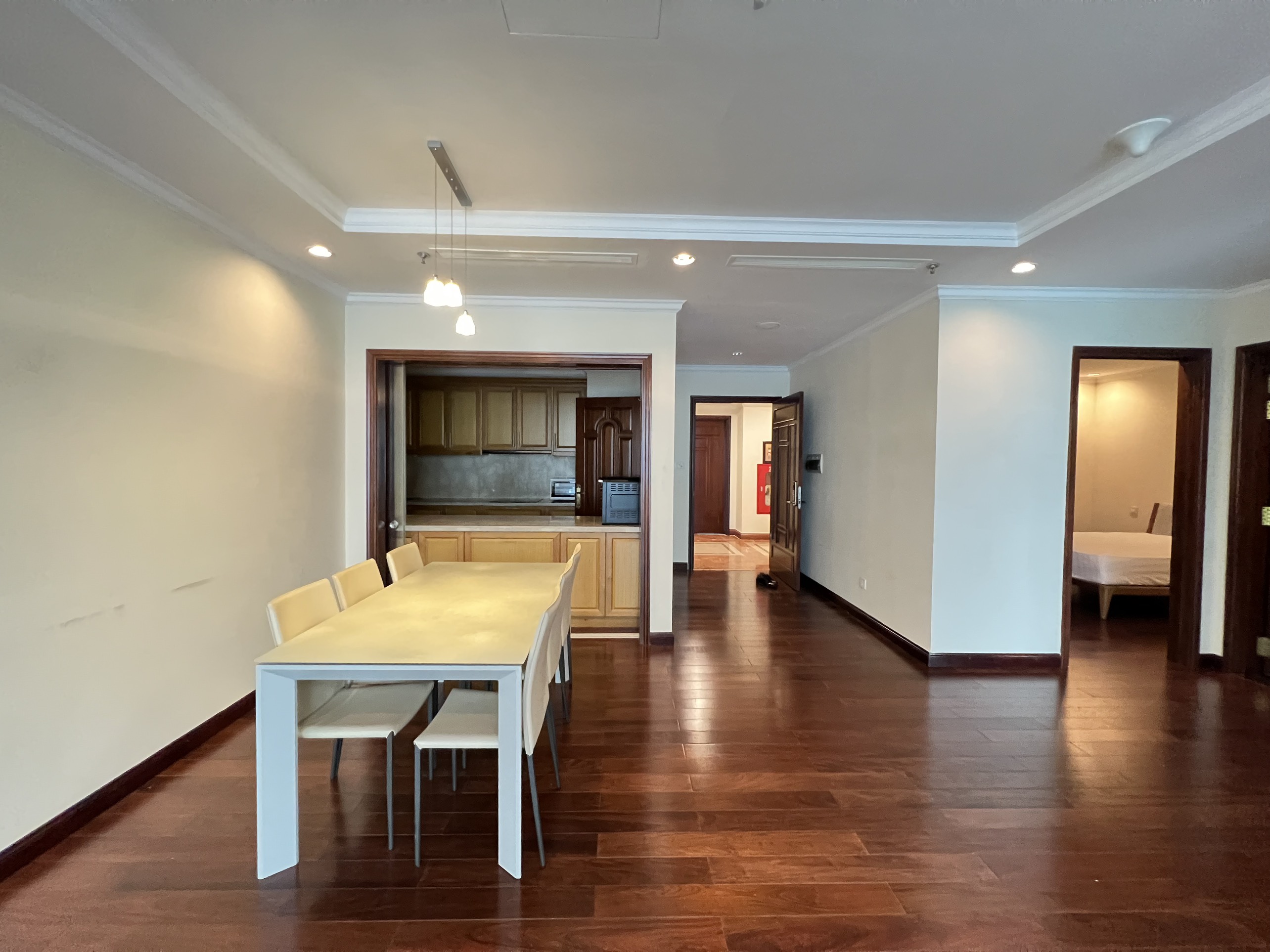 CHO THUÊ căn hộ Vincom Center - Đường đồng khởi, P.Bến Nghé, Quận 1 : -	Diện tích 160m2, 3 phòng ngủ, 2 vệ sinh