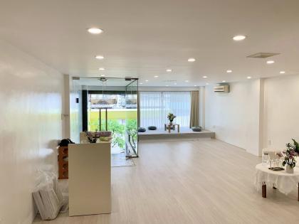 Siêu Hiếm - Nhà Mặt Phố Võng Thị 102m2/ 10T Thang máy, MT 5.6m 52 Tỷ View Hồ Tây