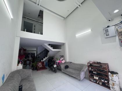 HIẾM! Bán Nhà 4 Tầng Cực Đẹp Đặng Văn Ngữ, 60m2, 7.7 Tỷ