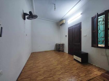 CHO THUÊ NHÀ NGUYÊN CĂN PHAN ĐÌNH PHÙNG, BA ĐÌNH, 1 NHÀ RA PHỐ, 4 TẦNG NHÀ ĐẸP CHỈ 9 TRIỆU