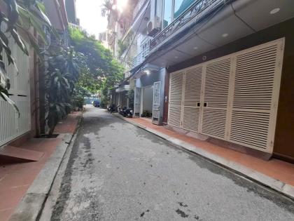 Bán nhà phố Trần Quốc Hoàn- Cầu Giấy- Phân lô ô tô tránh-Dt 54m2 -Giá 22.3 Tỷ