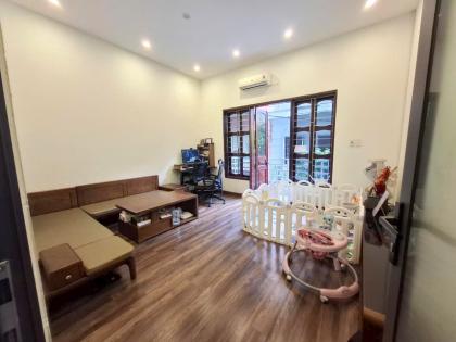 Bán nhà phố Trần Quốc Hoàn- Cầu Giấy- Phân lô ô tô tránh-Dt 54m2 -Giá 22.3 Tỷ