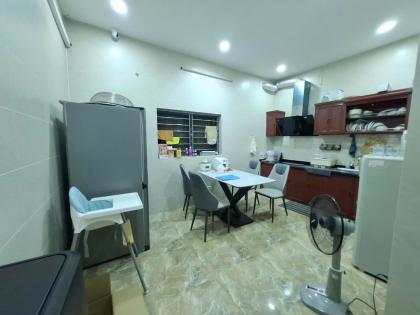 Bán nhà phố Trần Quốc Hoàn- Cầu Giấy- Phân lô ô tô tránh-Dt 54m2 -Giá 22.3 Tỷ