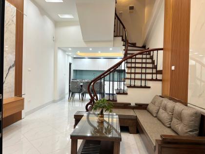 Bán nhà ngõ 604 Ngọc Thụy, diện tích 44m x 5 tầng, mặt tiền 4m, giá 8.3 tỷ