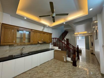 Bán nhà Ngõ 472 Ngọc Thụy 43m x 4 tầng, mặt tiền3.7, giá 7.1 tỷ ( có thương lương)