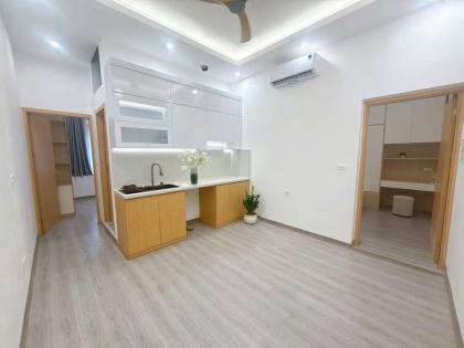 Bán căn hộ tập thể phố Vũ Ngọc Phan, Đống Đa, 70m2, nhà đẹp full nội thất, lô góc 3 mặt thoáng