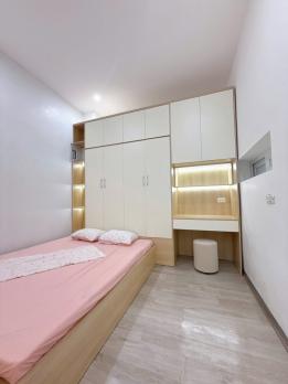 Bán căn hộ tập thể phố Vũ Ngọc Phan, Đống Đa, 70m2, nhà đẹp full nội thất, lô góc 3 mặt thoáng