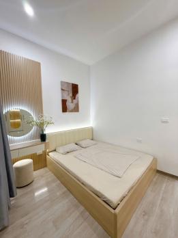 Bán căn hộ tập thể phố Vũ Ngọc Phan, Đống Đa, 70m2, nhà đẹp full nội thất, lô góc 3 mặt thoáng