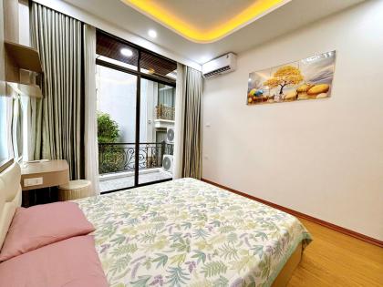 Bán nhà phố Khương Hạ, Thanh Xuân, full nội thất, nhà đẹp, gara ô tô, gần hồ