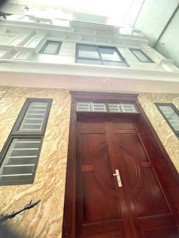 Bán nhà Học viện Tài Chính, 35m2, phân lô, ô tô, nội thất chủ tặng,  nhỉnh 5tỷ.