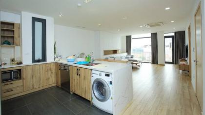 Bán Nhà P/Lô Ô Tô Tránh Quận Tây Hồ 175m2-7T MT9m Dòng Tiền 1,4 Tỷ/Năm 64 Tỷ Xuân Diệu.