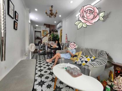 Cho thuê nhà mặt phố Quán Thánh, Ba Đình, nhà đẹp, vỉa hè rộng, kinh doanh tấp nập chỉ 6 triệu
