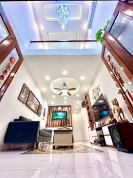 Bán nhà Bồ Đề, Long Biên  31m 5T oto ,KD, giá 7,9ty.