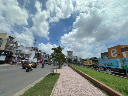 Bán nhà 5 tầng đẹp hẻm 364 Dương Quảng Hàm 70m2(4x17.5) khu phân lô vào ở ngay 12.9 tỷ.