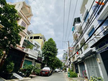 NGAY ĐẠI HỌC GTVT - ĐƯỜNG D2, P25 BÌNH THẠNH  - 5 TẦNG - HẺM ÔTÔ TRÁNH - 50M²-9.8TY