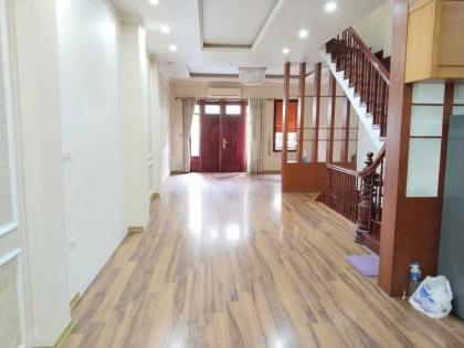 Cho thuê nhà Nguyễn Khuyến Hà Đông 127m x 5 tầng thông sàn 28tr 0903409888