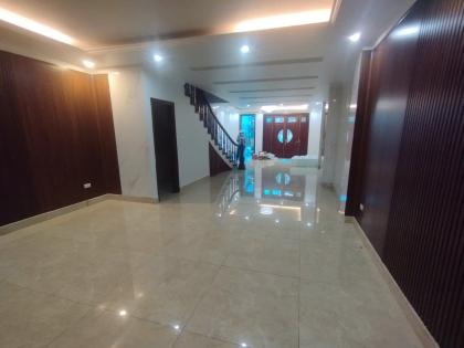 Cho thuê nhà Nguyễn Khuyến Hà Đông 127m x 5 tầng thông sàn 28tr 0903409888