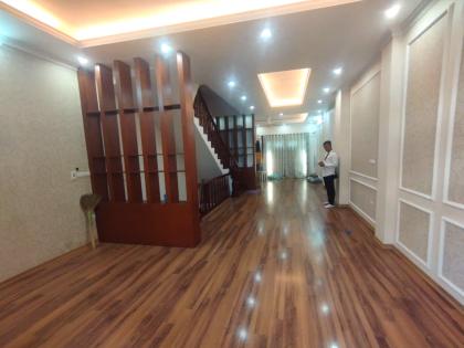 Cho thuê nhà Nguyễn Khuyến Hà Đông 127m x 5 tầng thông sàn 28tr 0903409888